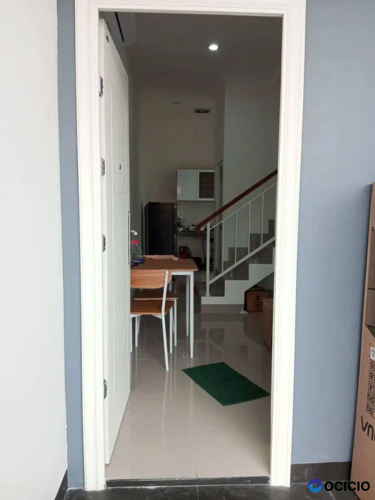 Dikontrakan rumah baru 2 lantai bisa parkir mobil sebelah LP Cipinang