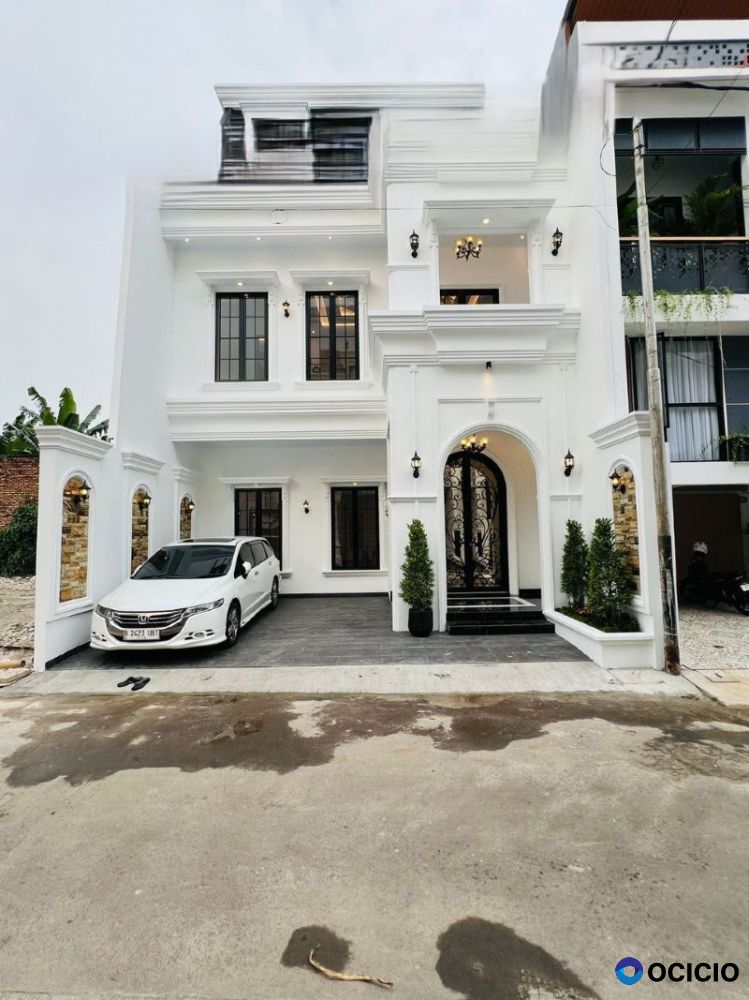 Classic Modern 3 Lantai Dan Rooftop 360% Di Lantai 4.