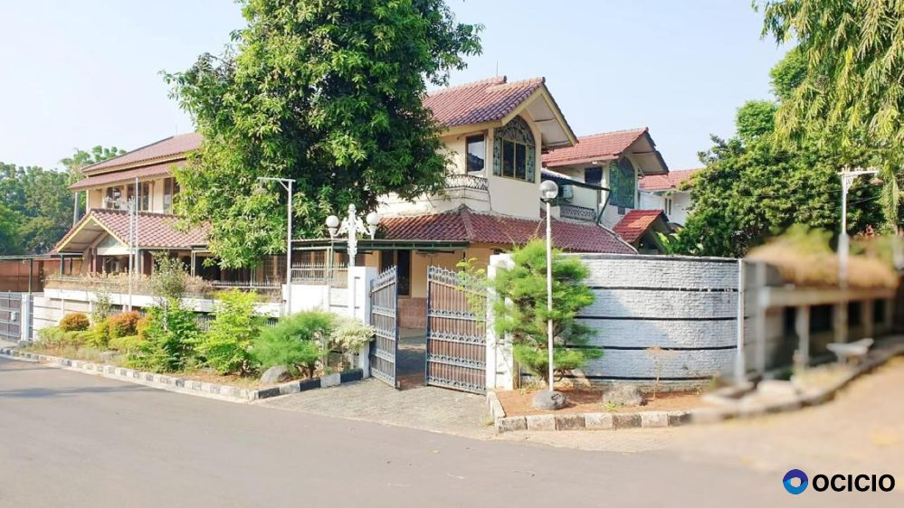 Dijual Rumah Besar di 2 Lantai di Lebak Bulus
