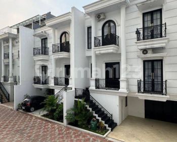 Townhouse Murah Dekat Kebun Binatang Ragunan
