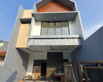 Dijual Rumah 2.5 Lantai Sip Huni Di Tanah Baru Beji Depok