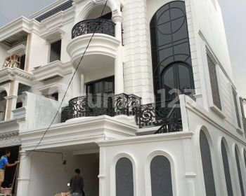 Dijual Rumah Hook American Classic Di Jagakarsa