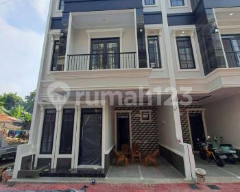 Dijual Rumah Siap Huni Dekat Toll Brigif Jagakarsa