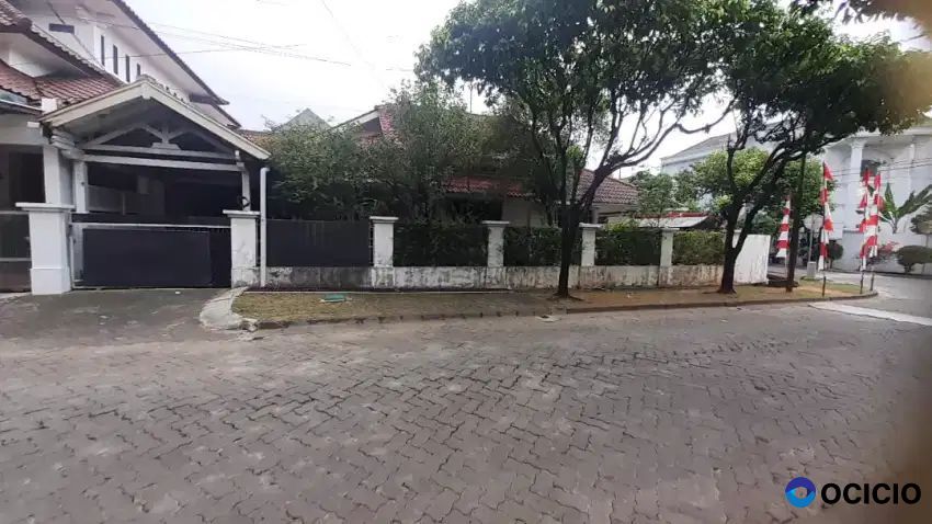 Dijual rumah hook luas tanah 423m di kemang pratama 1bebas banjir