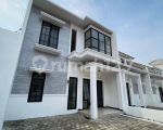 thumbnail-baru-rumah-american-classic-yang-berlokasi-di-surabaya-barat-2