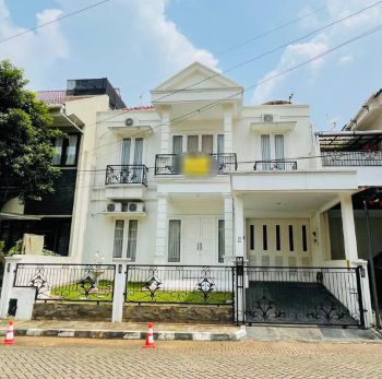 Dijual Rumah 2 Lantai Semi Furnish Dekat MRT di Cireundeu