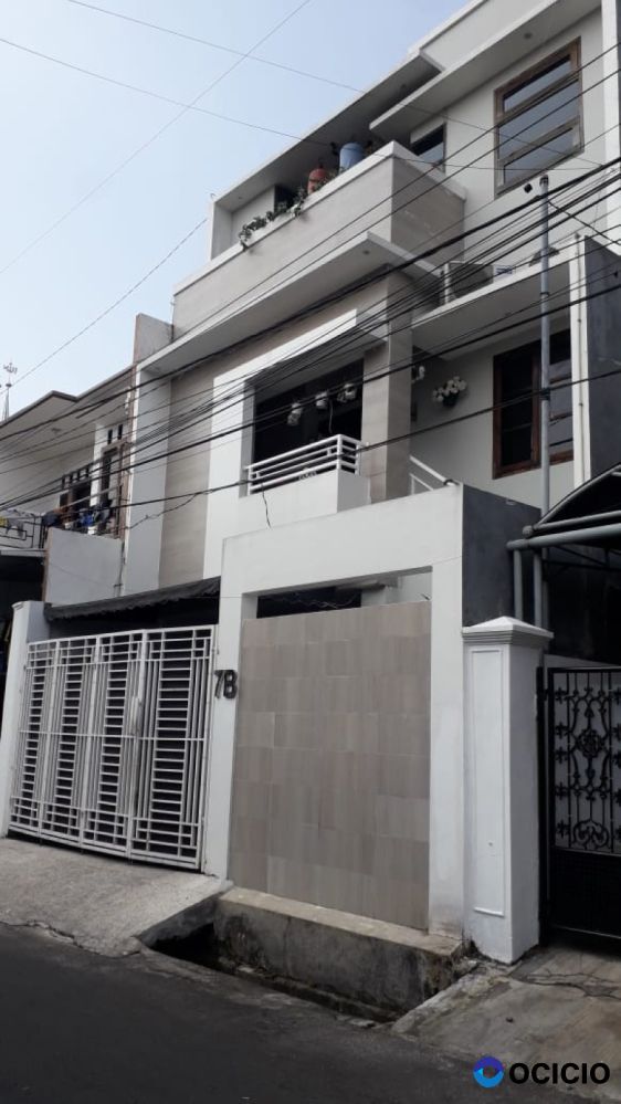 Dijual Rumah 3 Lantai Second Terawat Jarang Ada di Palmerah