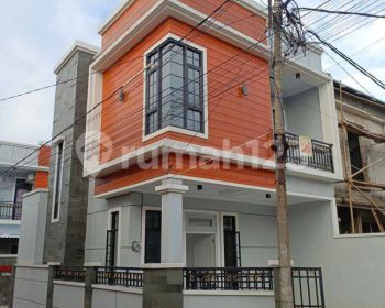 Dijual Rumah Pinggir Jalan Raya Cocok Untuk usaha
