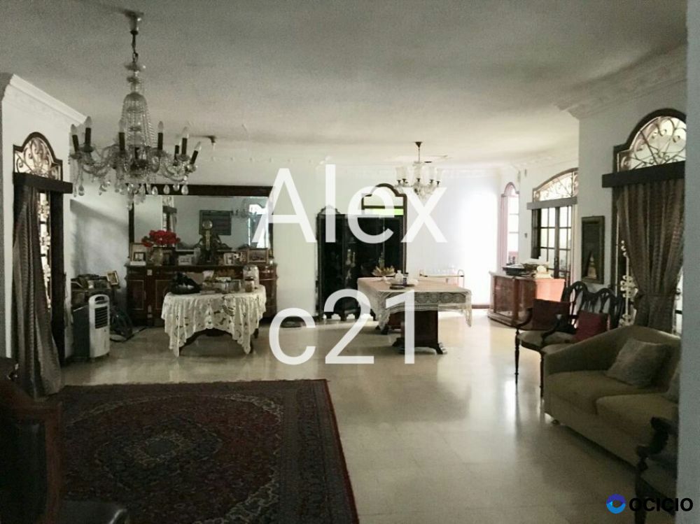 Dijual 2 rumah diatas 1 tanah luas. hitung tanah saja Senopati. Area SCBD