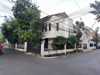 rumah lama lokasi Cilandak Jakarta Selatan, strategis butuh renovasi