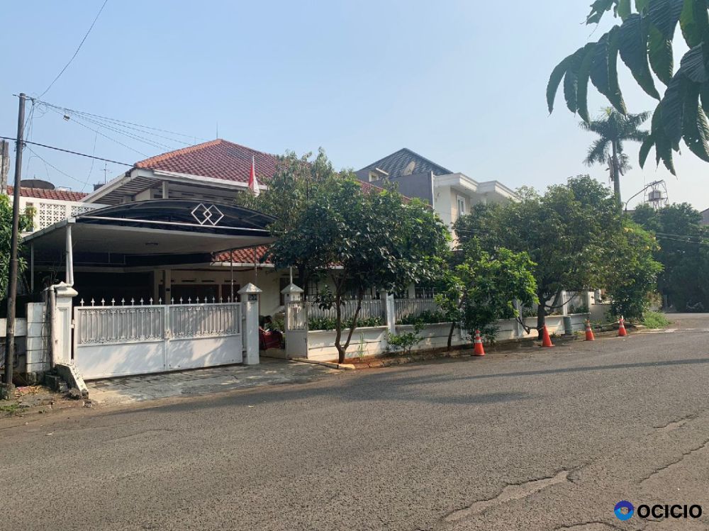 rumah second dalam perumahan vila delima Lebak Bulus