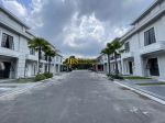 thumbnail-dijual-villa-35-tingkat-di-komplek-jewel-park-jalan-starban-polonia-1