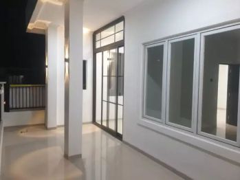 Dijual rumah bangunan baru 3 lantai cluster LT 215 hook di kotawisata