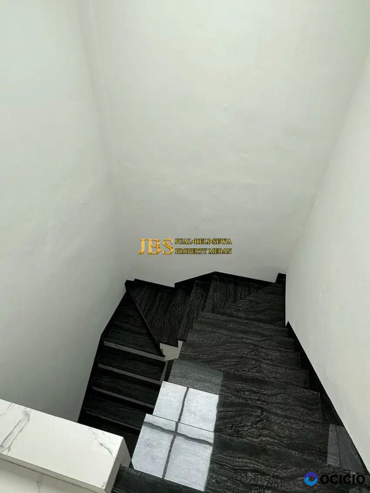 Dijual Villa 3,5 Tingkat di Komplek Givency One Type Prada - Medan