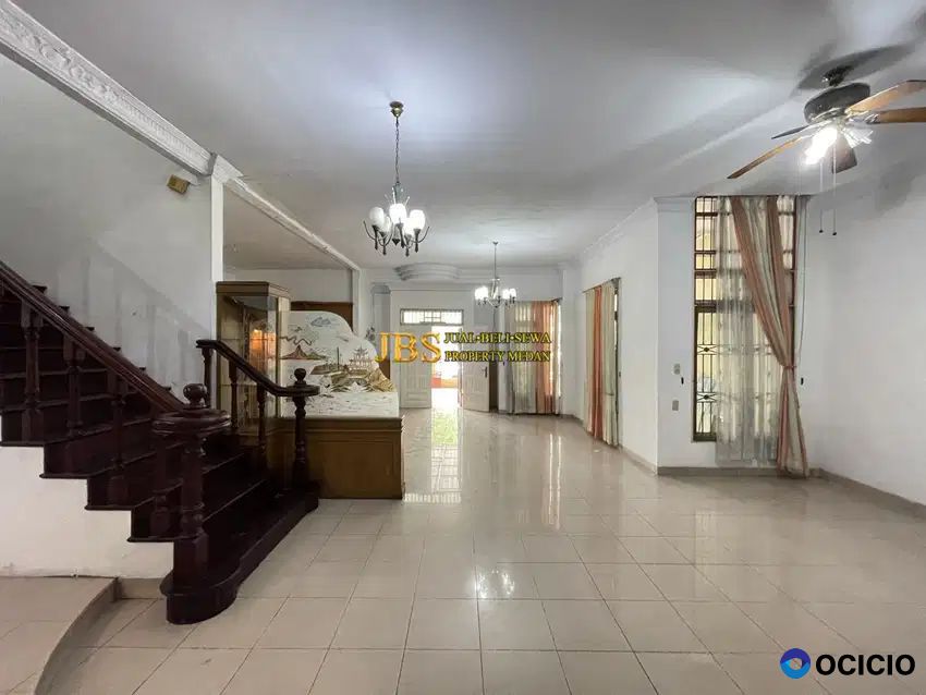 Dijual Villa 2 Tingkat Siap Huni di Komplek Cemara Hijau