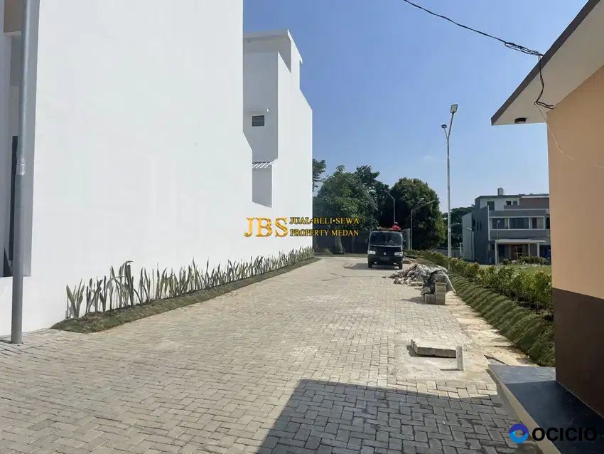 Dijual Rumah 2,5 Tingkat di Komplek Green Park Type Orchid - Medan