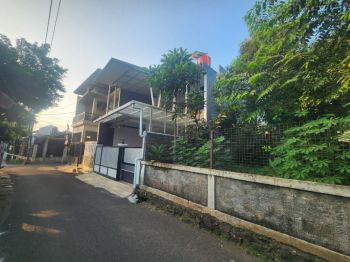 Di Jual Rumah 2 Lantai Jalan Cipayung, Jakarta Timur.