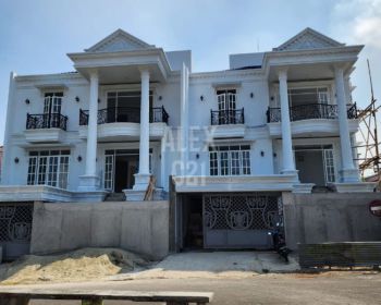 Dijual Brand New white House di Cilandak - Jakarta selatan