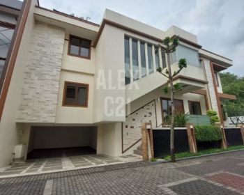 DIJUAL TOWN HOUSE MEWAH CILANDAK KKO