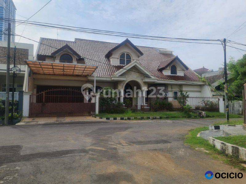 Full Furnish Jual Sewa Rumah 2 Lantai Dharmahusada Row 3,5 Mobil