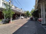 thumbnail-one-gate-system-rumah-2-lantai-jambangan-town-house-surabaya-2