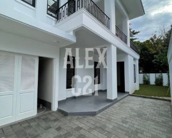 dijual rumah di Kebayoran Baru Senopati American Classic House Newly Renovated