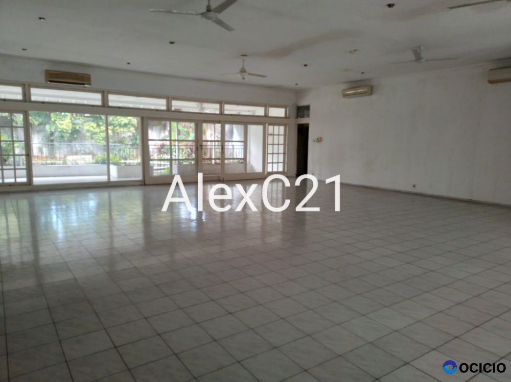 dijual rumah lama hitung tanah saja di Kemang, Jakarta Selatan