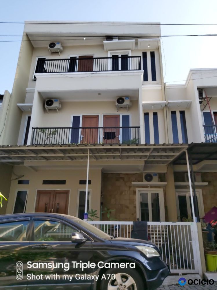 Di Jual Rumah dalam Cluster 3 Lantai di Ciledug, Tangerang.