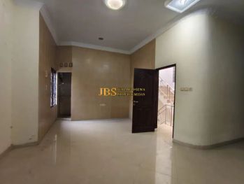 Dijual Villa 2,5 Tingkat di Komplek Cemara Asri Medan Jalan Cherry