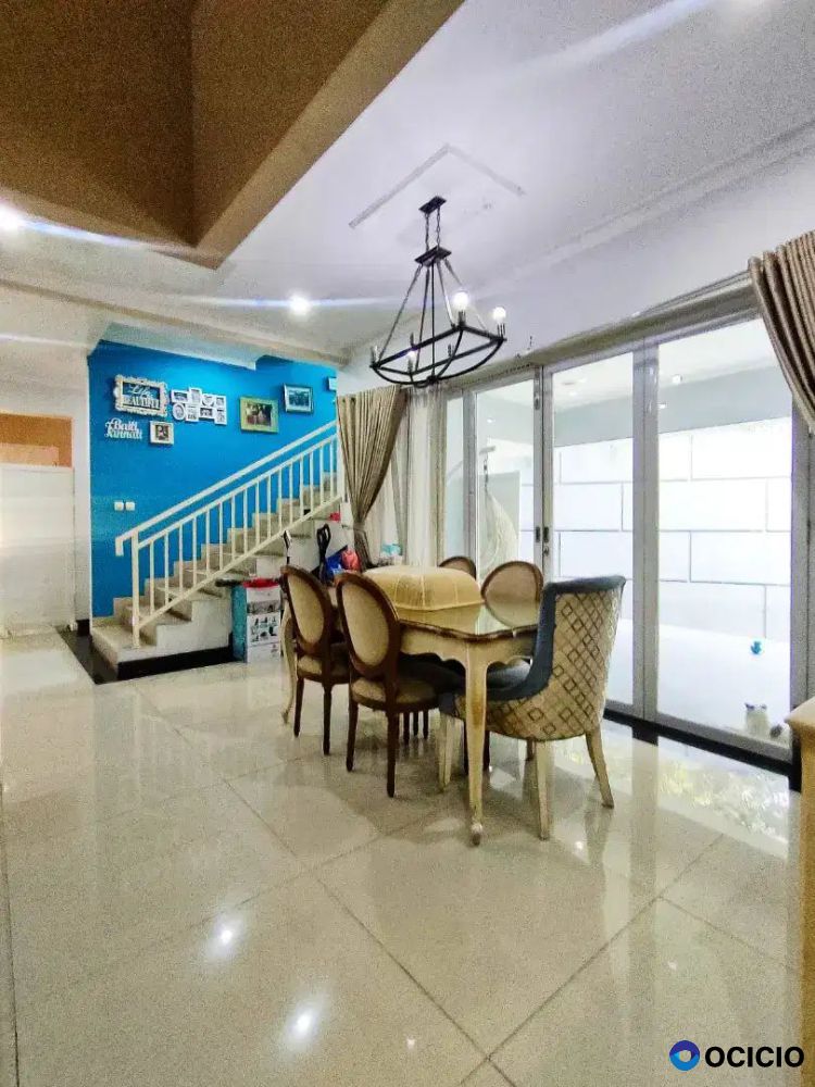 Dijual rumah bagus asri LT 280 LB 350 di BillyMoon jakarta Timur