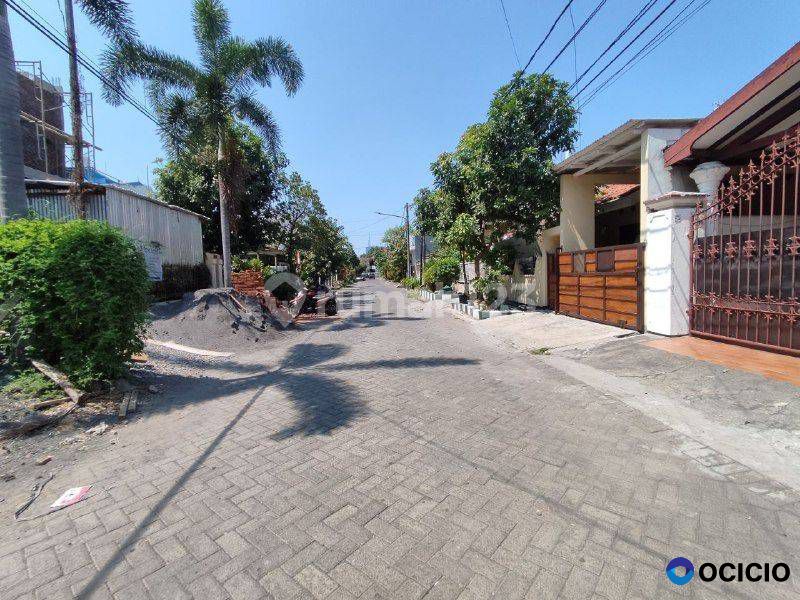 5 Menit ke Raya A.Yani Rumah Minimalis Baru 2 Lantai Ketintang