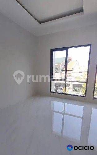 Rumah New 2 Lantai, Lokasi Strategis Rungkut asri, Surabaya Timur