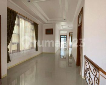 Rumah Bagus Baru, Lokasi Strategis, Sudah Renovasi, Araya, SBY