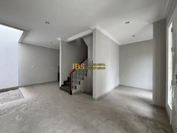 Villa Siap Huni Dijual di Komplek Citraland Gama City Cluster Pasadena