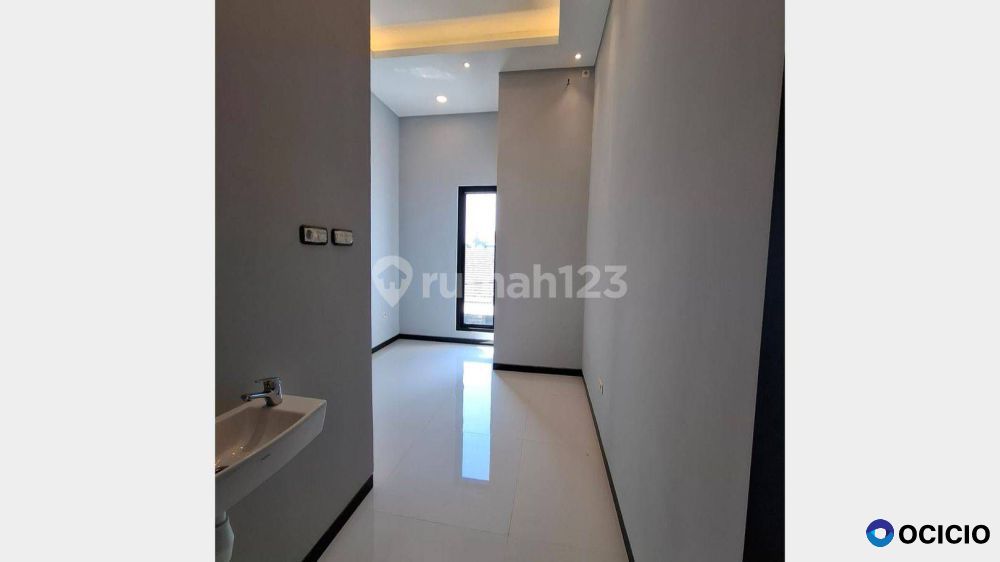 Rumah Baru, Bagus dan Strategis di Mulyosari, Surabaya