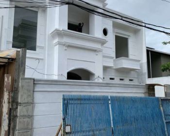 DIJUAL RUMAH MEWAH AMERICAN CLASSIC di Cempaka Putih Tengah, Jakarta Pusat