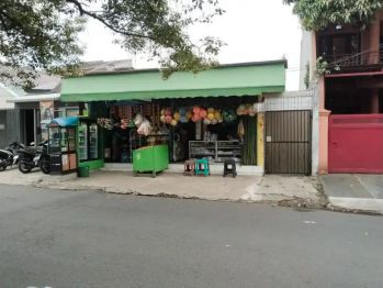 Dijual bangunan 2 kios tempat usaha+kost di pinggir jalan jakasampurna
