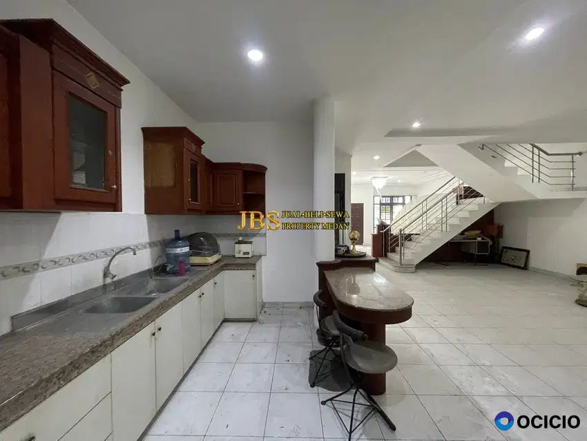 Dijual Rumah 2,5 Tingkat di Komplek Villa Polonia Indah - Medan