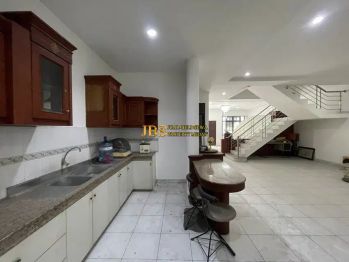 Dijual Rumah 2,5 Tingkat di Komplek Villa Polonia Indah - Medan